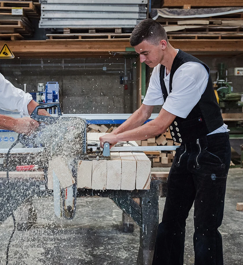 Karriere in der Zimmerei bei Frick Holzbau in Fellbach – moderner Handwerksbetrieb mit Zukunftsperspektive.